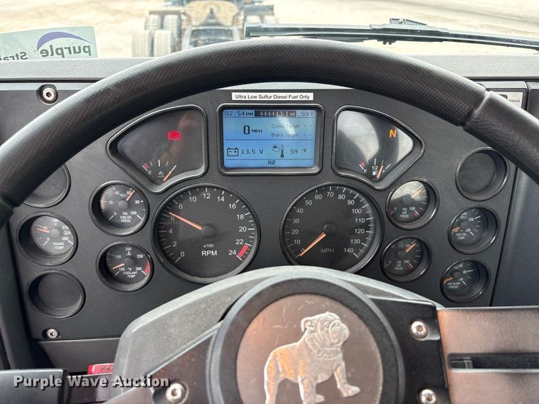 image for item FG1048 2016 Mack CXU613 semi truck