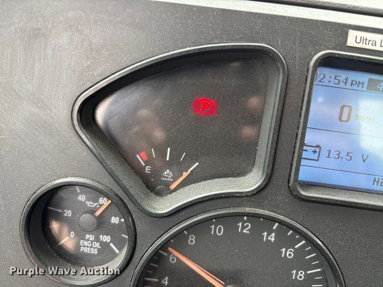 image for item FG1048 2016 Mack CXU613 semi truck