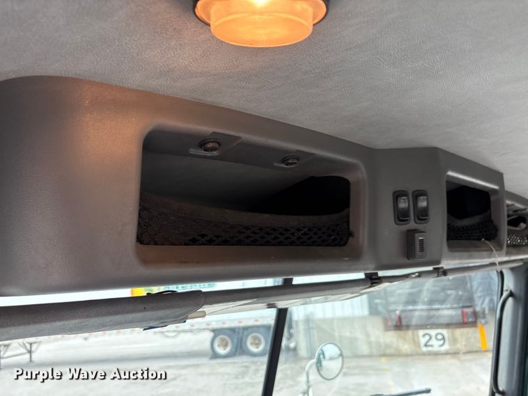 image for item FG1048 2016 Mack CXU613 semi truck