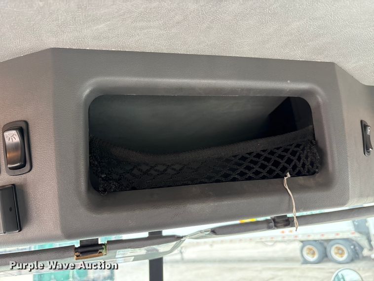 image for item FG1048 2016 Mack CXU613 semi truck