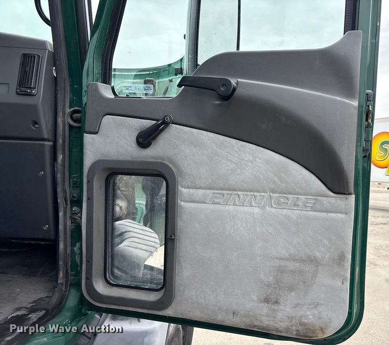 image for item FG1048 2016 Mack CXU613 semi truck