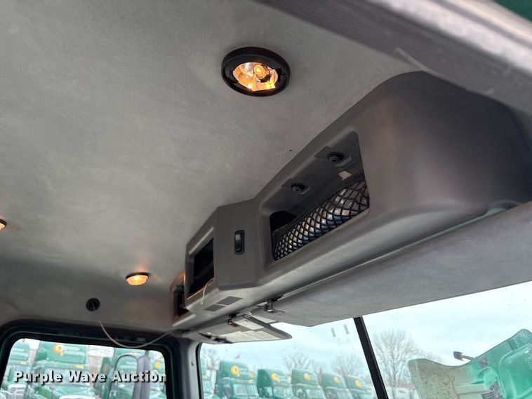 image for item FG1048 2016 Mack CXU613 semi truck