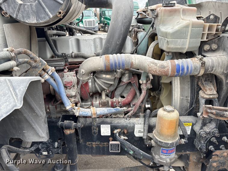 image for item FG1048 2016 Mack CXU613 semi truck