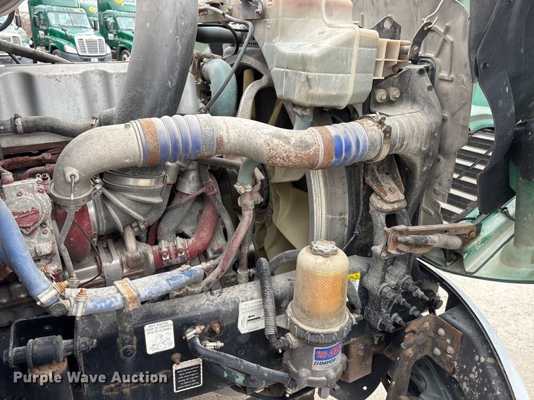 image for item FG1048 2016 Mack CXU613 semi truck