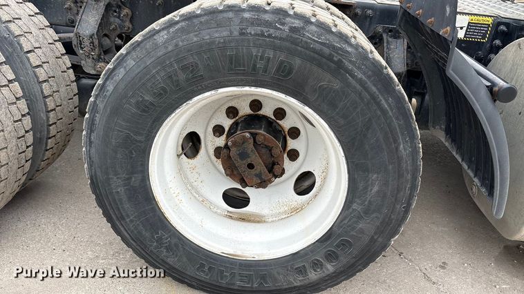 image for item FG1048 2016 Mack CXU613 semi truck