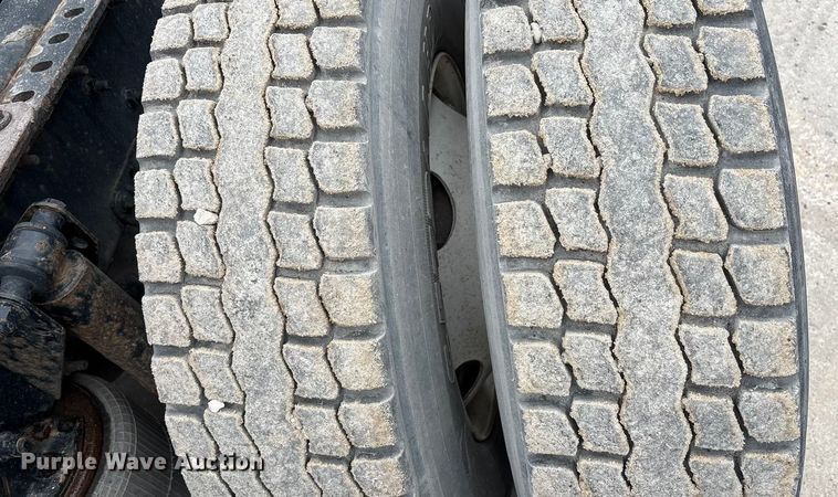 image for item FG1048 2016 Mack CXU613 semi truck