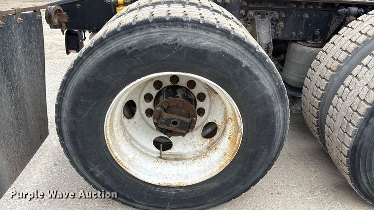 image for item FG1048 2016 Mack CXU613 semi truck