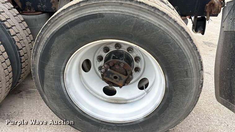 image for item FG1048 2016 Mack CXU613 semi truck