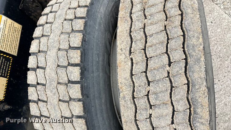 image for item FG1048 2016 Mack CXU613 semi truck