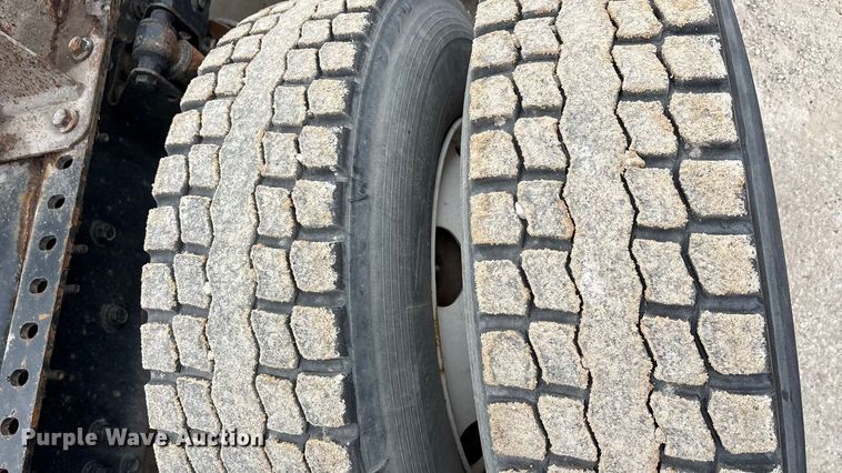 image for item FG1048 2016 Mack CXU613 semi truck