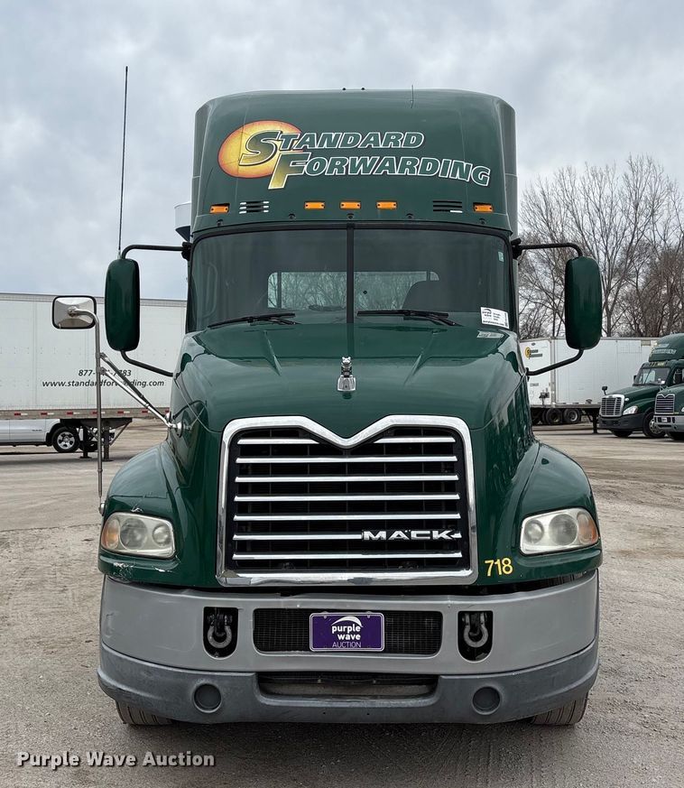 image for item FG1049 2016 Mack CXU613 semi truck