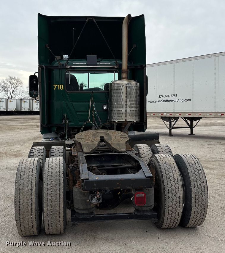 image for item FG1049 2016 Mack CXU613 semi truck