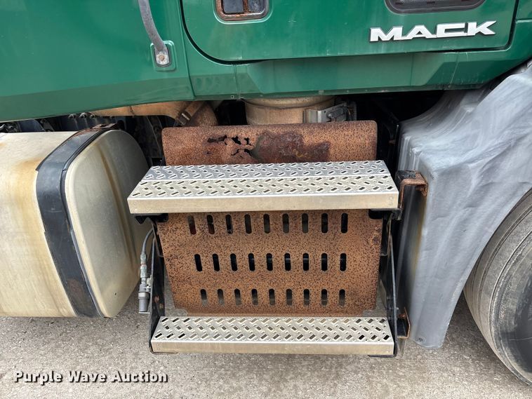 image for item FG1049 2016 Mack CXU613 semi truck