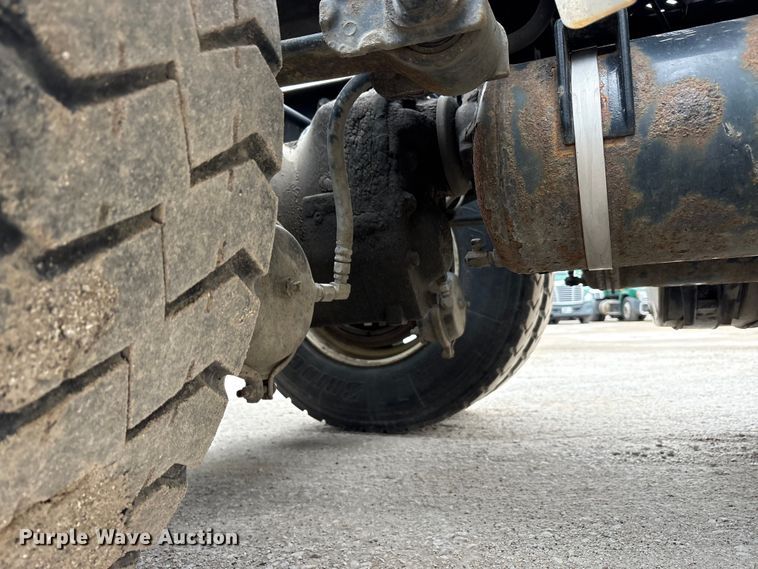 image for item FG1049 2016 Mack CXU613 semi truck