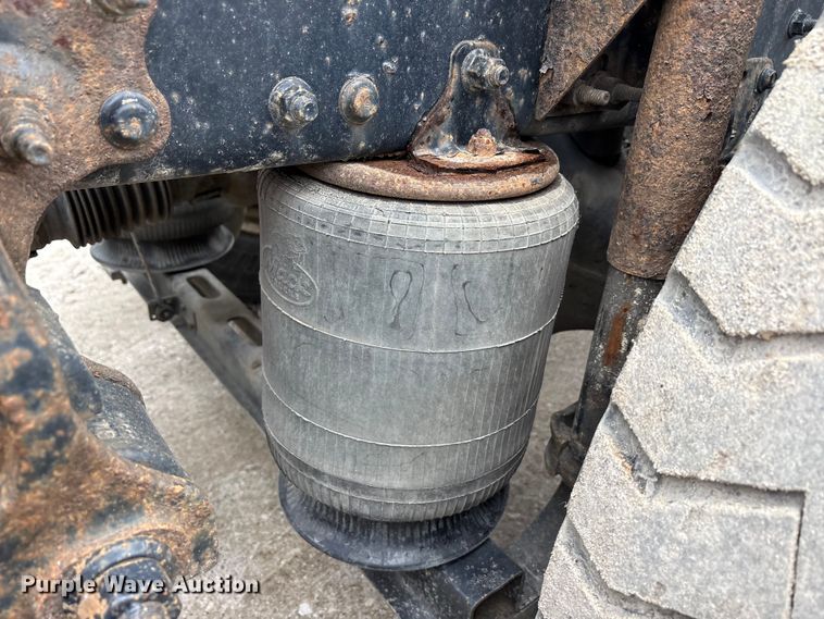 image for item FG1049 2016 Mack CXU613 semi truck