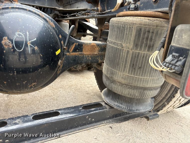 image for item FG1049 2016 Mack CXU613 semi truck