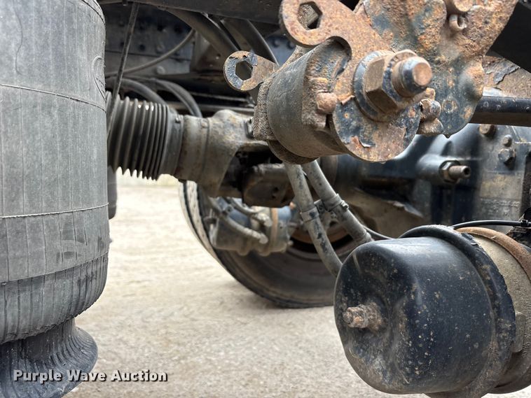 image for item FG1049 2016 Mack CXU613 semi truck