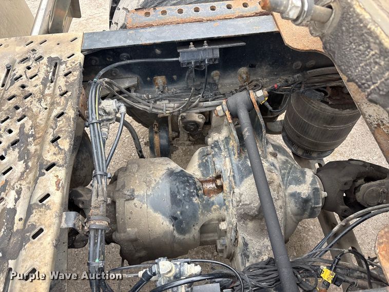 image for item FG1049 2016 Mack CXU613 semi truck