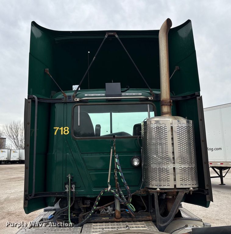 image for item FG1049 2016 Mack CXU613 semi truck