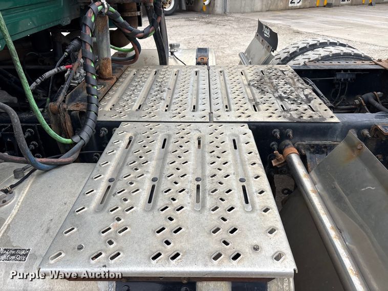 image for item FG1049 2016 Mack CXU613 semi truck