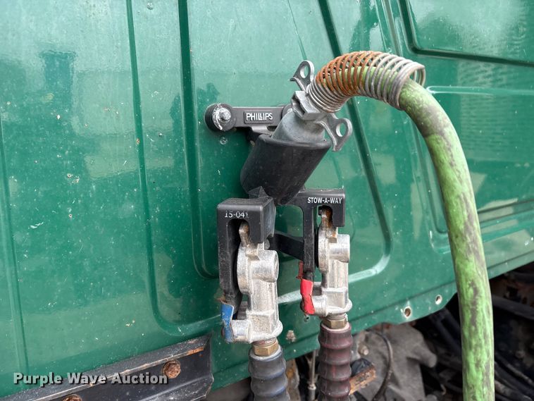 image for item FG1049 2016 Mack CXU613 semi truck