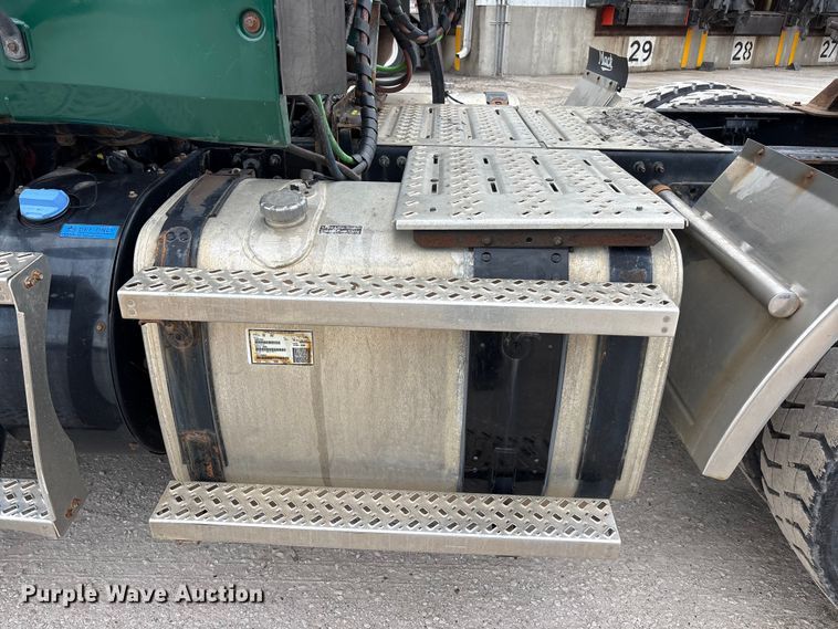 image for item FG1049 2016 Mack CXU613 semi truck