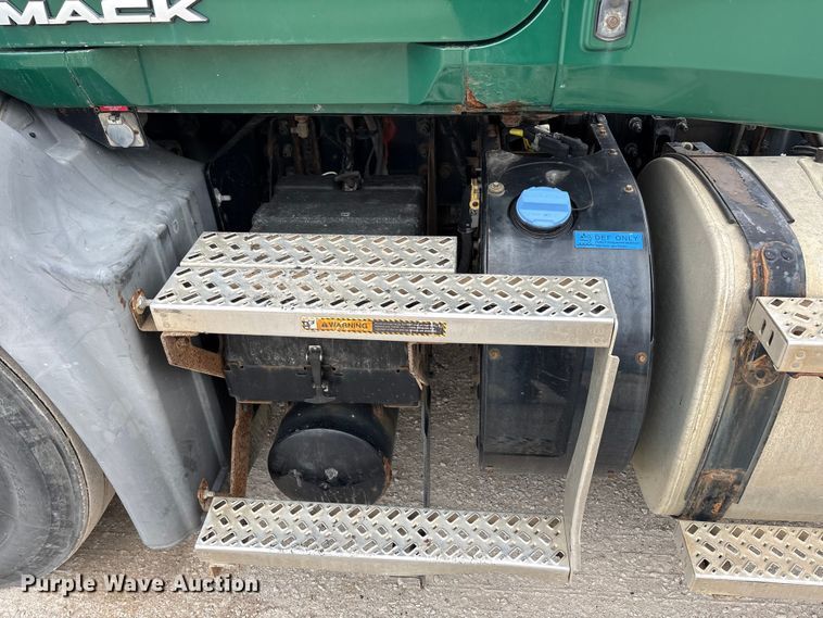 image for item FG1049 2016 Mack CXU613 semi truck