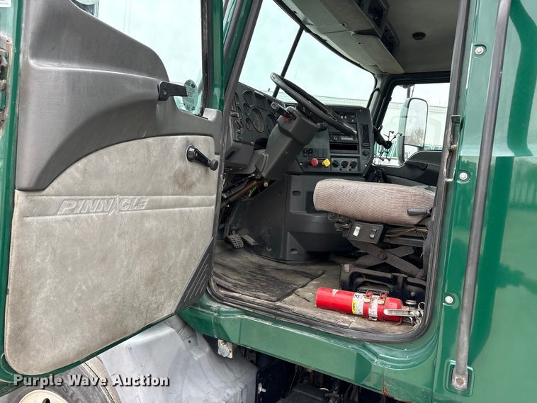 image for item FG1049 2016 Mack CXU613 semi truck