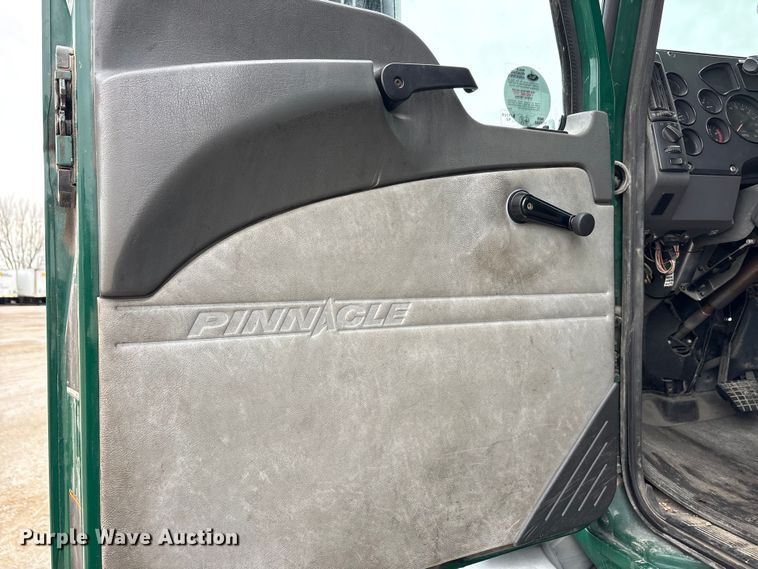 image for item FG1049 2016 Mack CXU613 semi truck