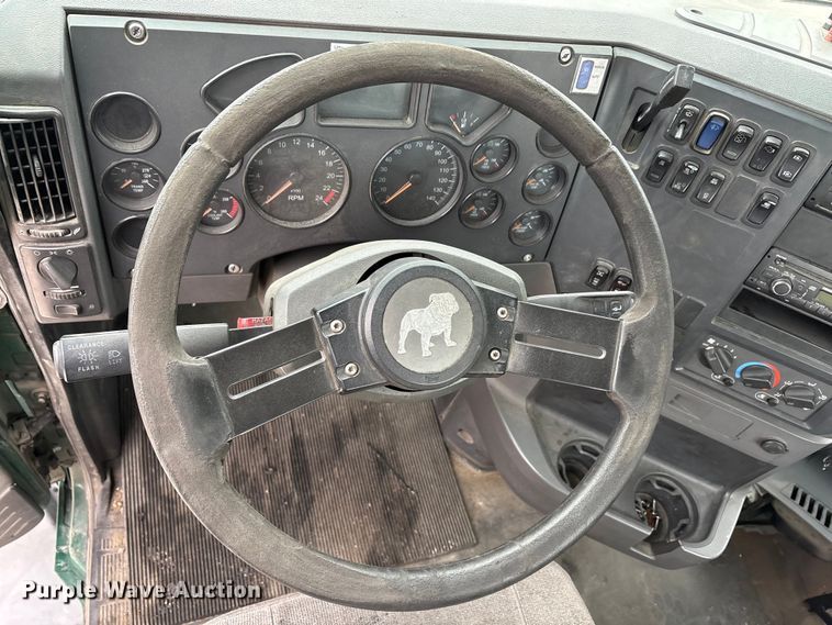 image for item FG1049 2016 Mack CXU613 semi truck