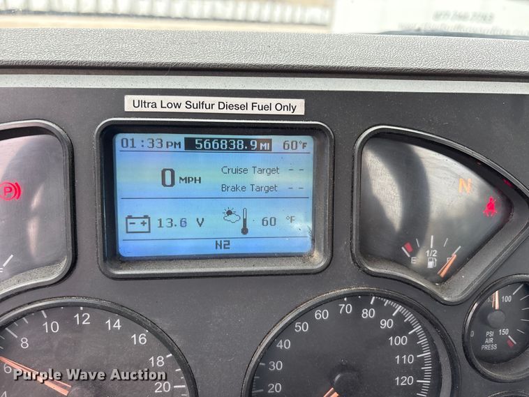 image for item FG1049 2016 Mack CXU613 semi truck