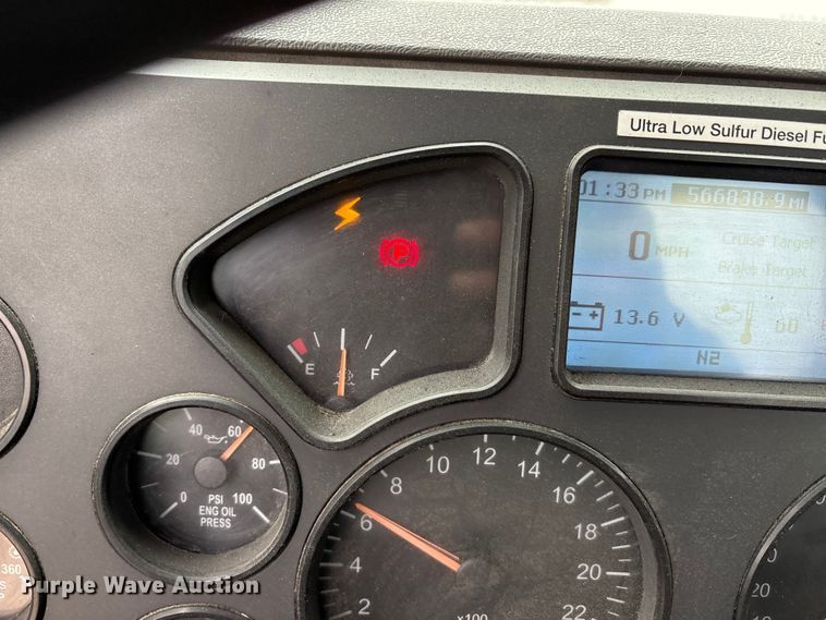 image for item FG1049 2016 Mack CXU613 semi truck