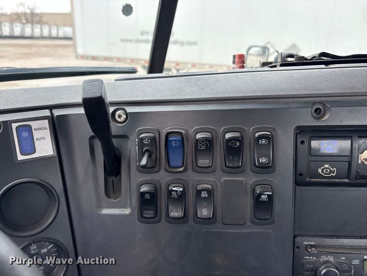 image for item FG1049 2016 Mack CXU613 semi truck