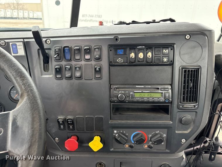 image for item FG1049 2016 Mack CXU613 semi truck