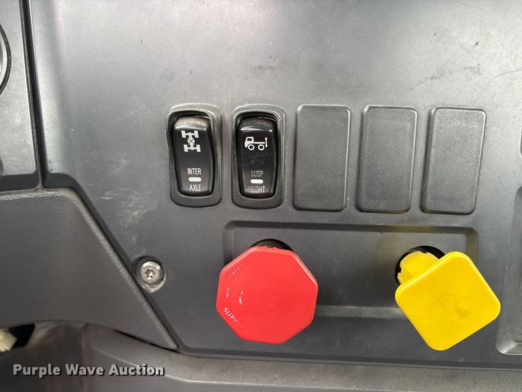 image for item FG1049 2016 Mack CXU613 semi truck