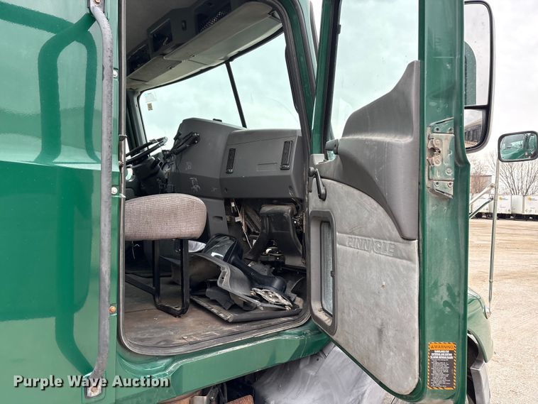 image for item FG1049 2016 Mack CXU613 semi truck