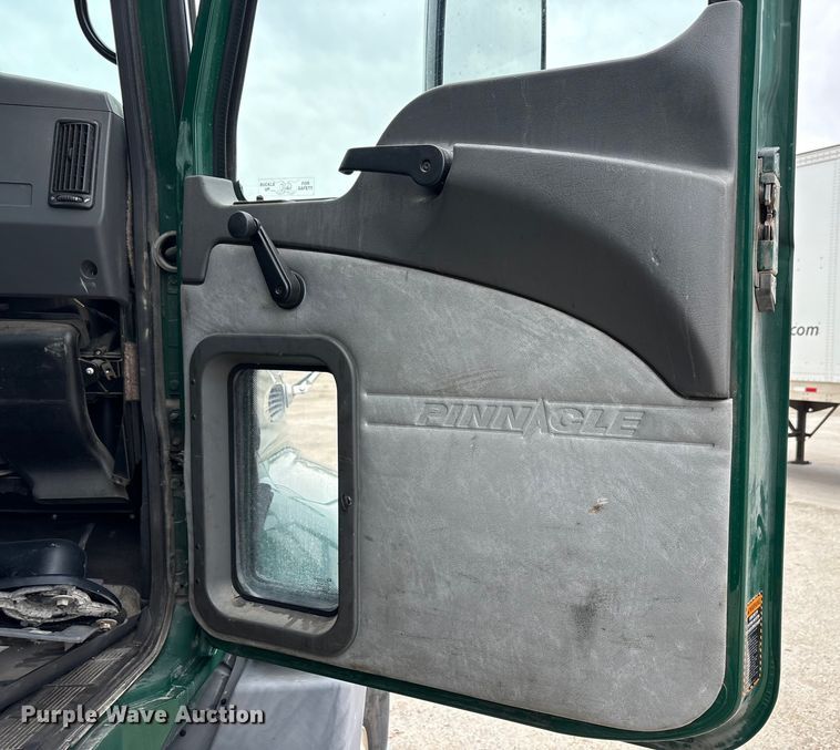 image for item FG1049 2016 Mack CXU613 semi truck