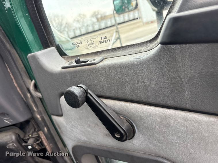 image for item FG1049 2016 Mack CXU613 semi truck