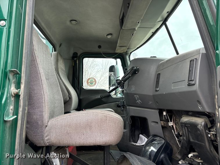 image for item FG1049 2016 Mack CXU613 semi truck