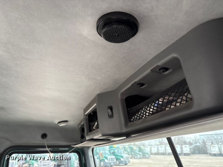 image for item FG1049 2016 Mack CXU613 semi truck