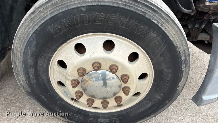 image for item FG1049 2016 Mack CXU613 semi truck