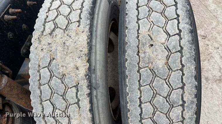 image for item FG1049 2016 Mack CXU613 semi truck