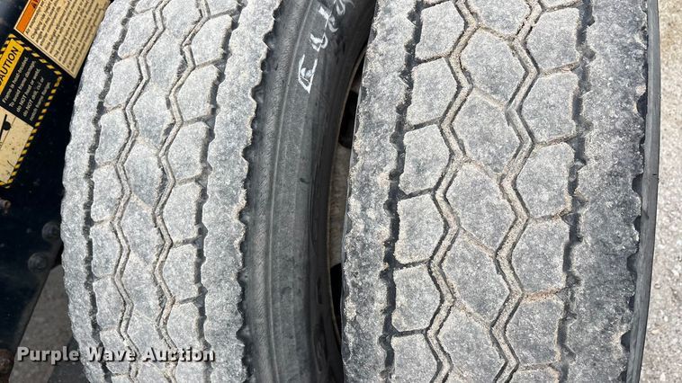 image for item FG1049 2016 Mack CXU613 semi truck