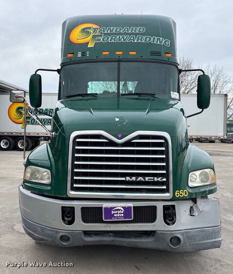 image for item FG1050 2016 Mack CXU613 semi truck