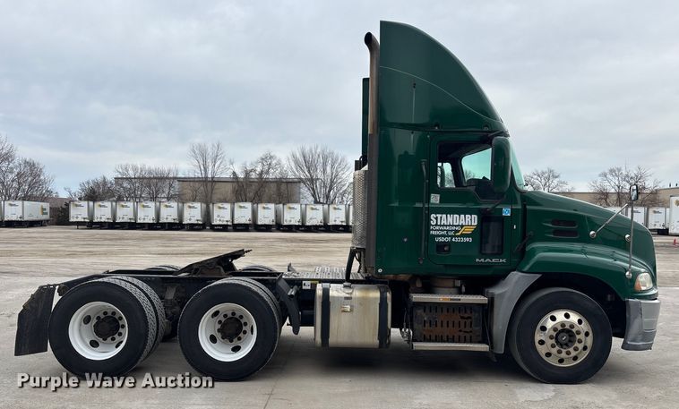 image for item FG1050 2016 Mack CXU613 semi truck