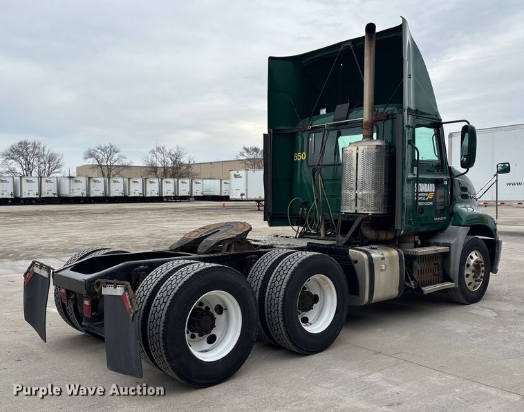 image for item FG1050 2016 Mack CXU613 semi truck