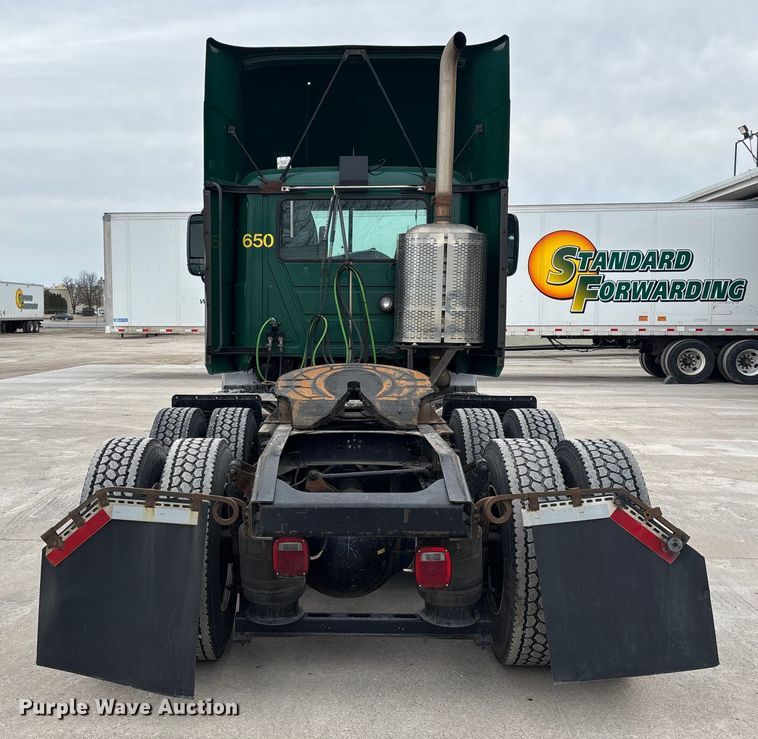 image for item FG1050 2016 Mack CXU613 semi truck