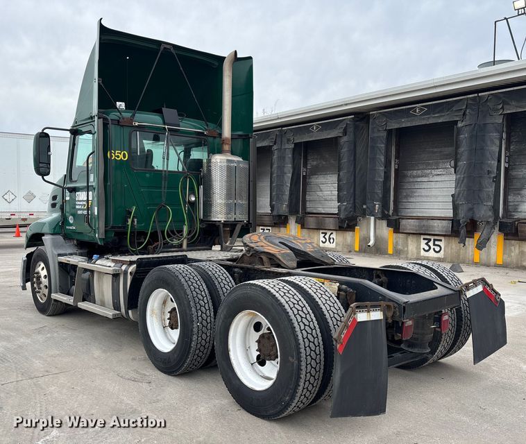 image for item FG1050 2016 Mack CXU613 semi truck