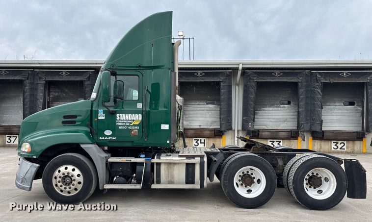 image for item FG1050 2016 Mack CXU613 semi truck