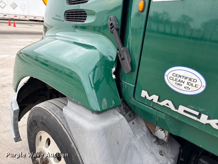 image for item FG1050 2016 Mack CXU613 semi truck